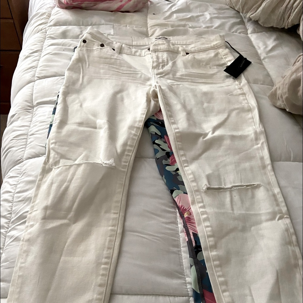 ONE TEASPOON SKINNY DISTRESSED JEANS SLITS IN KNEEES , BRAND NEW NEVER WORN